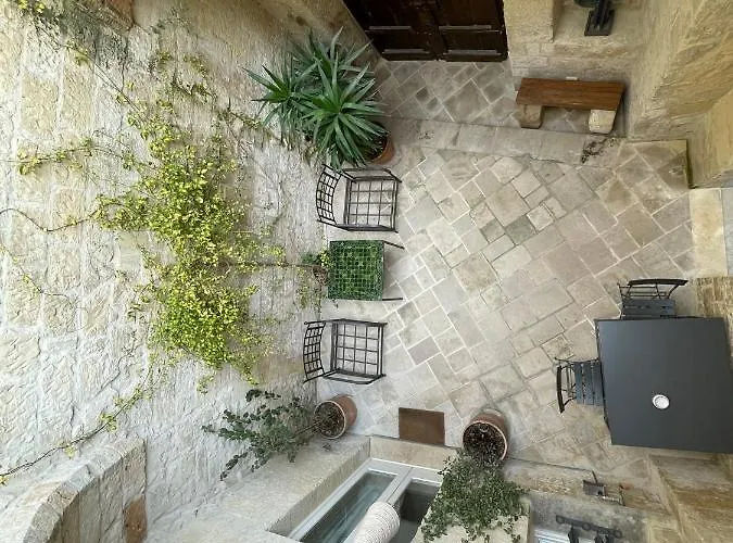 Lu Leccio 2* לצ'ה